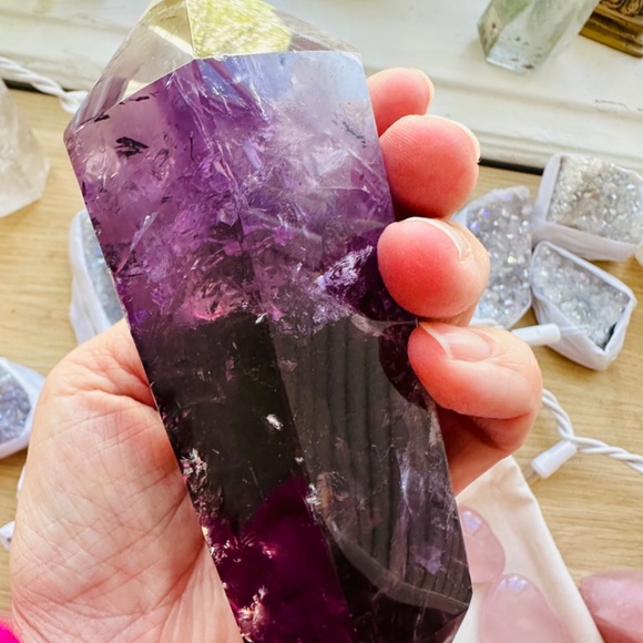 Amethyst Crystal Vogel. Large. Grade AAA - Picture 2 of 9